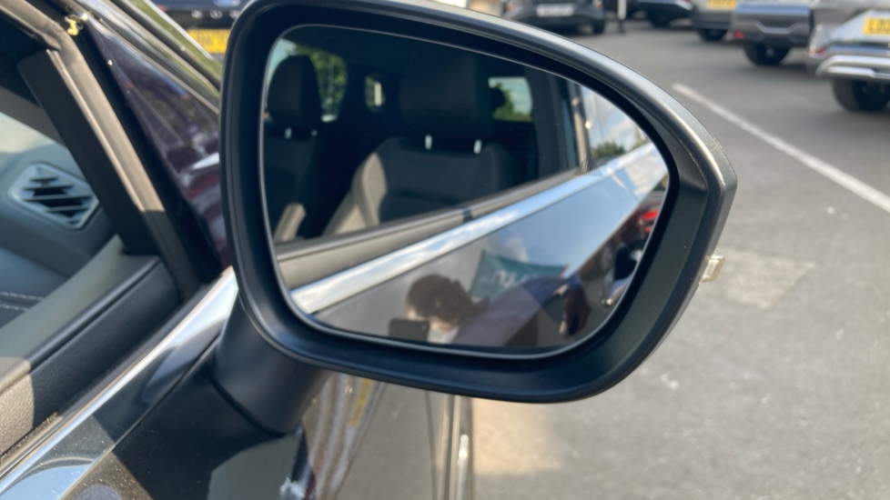 Nissan Qashqai 1.3 DiG-T MH N-Connecta 5dr Petrol Hatchback - Image 26