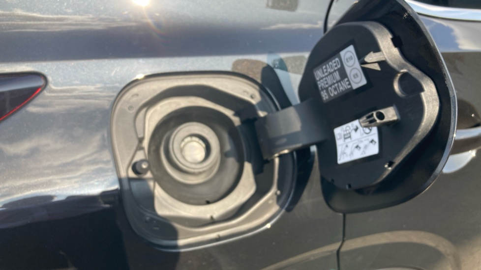 Nissan Qashqai 1.3 DiG-T MH N-Connecta 5dr Petrol Hatchback - Image 28