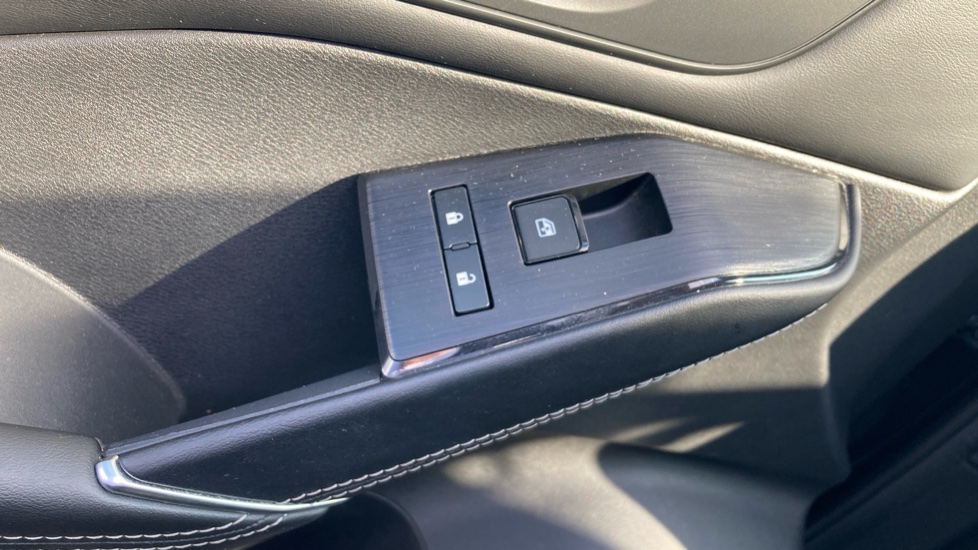 Nissan Qashqai 1.3 DiG-T MH N-Connecta 5dr Petrol Hatchback - Image 33