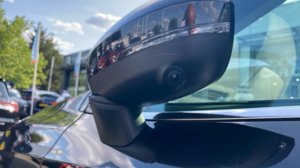 Nissan Qashqai 1.3 DiG-T MH N-Connecta 5dr Petrol Hatchback - Image 36