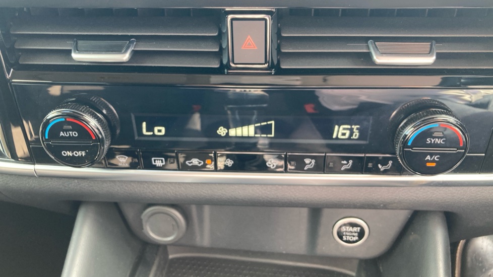 Nissan Qashqai 1.3 DiG-T MH N-Connecta 5dr Petrol Hatchback - Image 38