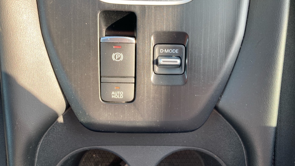 Nissan Qashqai 1.3 DiG-T MH N-Connecta 5dr Petrol Hatchback - Image 41