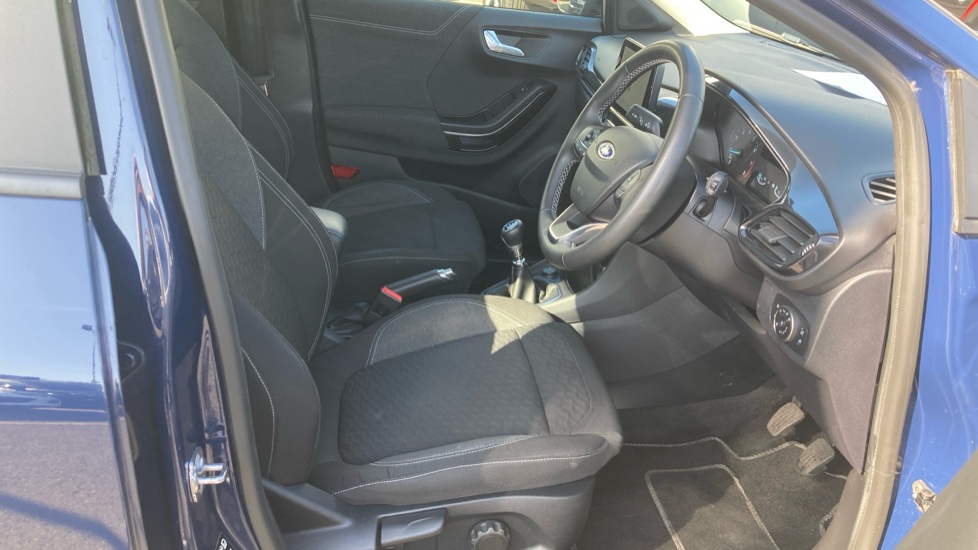 Ford Puma 1.0 EcoBoost Hybrid mHEV Titanium 5dr Petrol Hatchback - Image 32