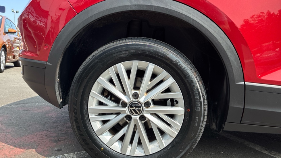 Volkswagen T-Roc 1.5 TSI Life 5dr DSG Petrol Hatchback - Image 7