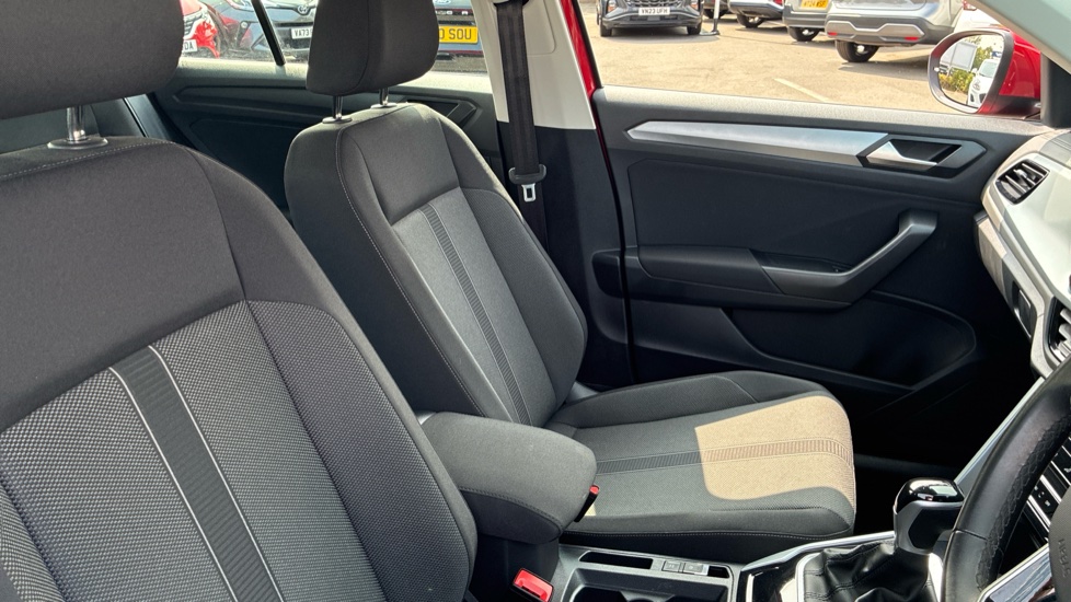 Volkswagen T-Roc 1.5 TSI Life 5dr DSG Petrol Hatchback - Image 8