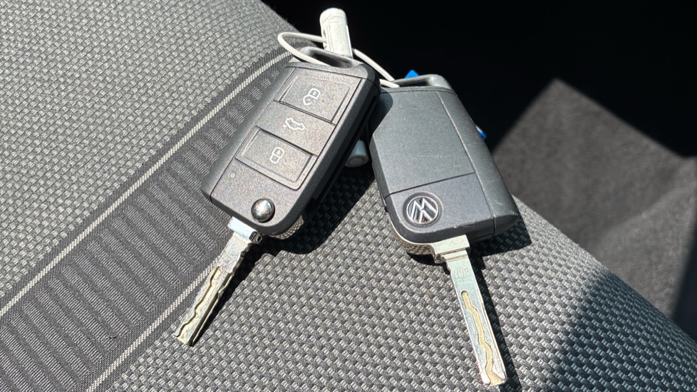Volkswagen T-Roc 1.5 TSI Life 5dr DSG Petrol Hatchback - Image 20
