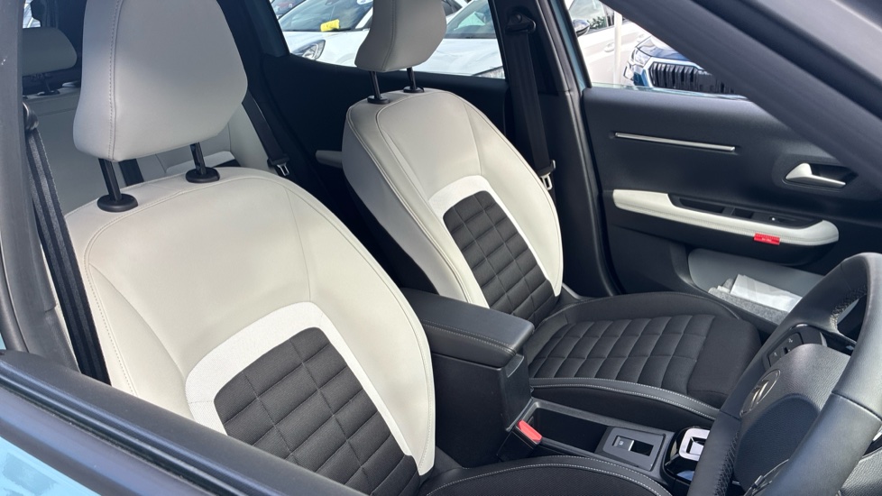 Citroen C3 Aircross 1.2 Hybrid [145] Max 5dr e-DCS6 Petrol Hatchback - Image 8