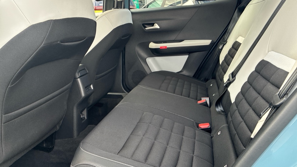 Citroen C3 Aircross 1.2 Hybrid [145] Max 5dr e-DCS6 Petrol Hatchback - Image 16
