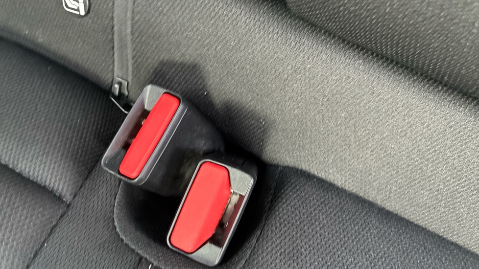 Citroen C3 Aircross 1.2 Hybrid [145] Max 5dr e-DCS6 Petrol Hatchback - Image 17