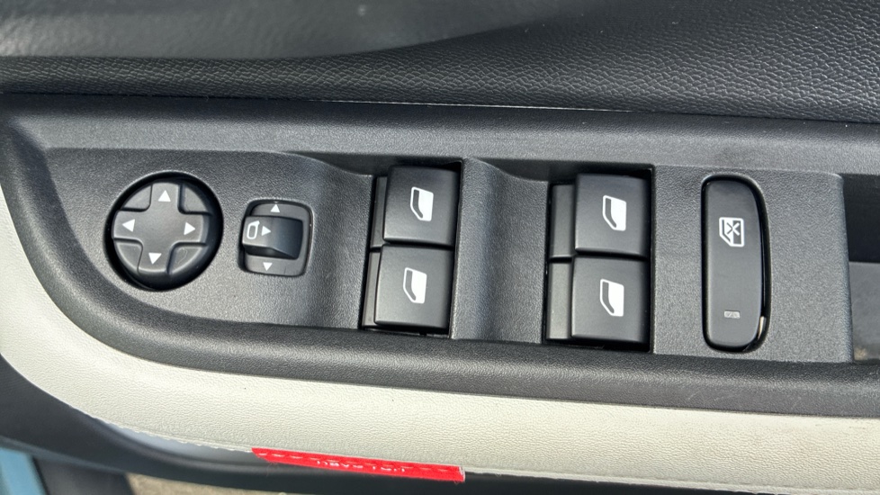 Citroen C3 Aircross 1.2 Hybrid [145] Max 5dr e-DCS6 Petrol Hatchback - Image 28