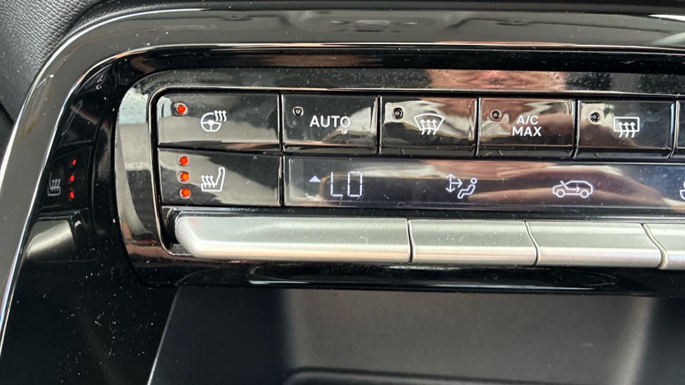 Citroen C3 Aircross 1.2 Hybrid [145] Max 5dr e-DCS6 Petrol Hatchback - Image 33