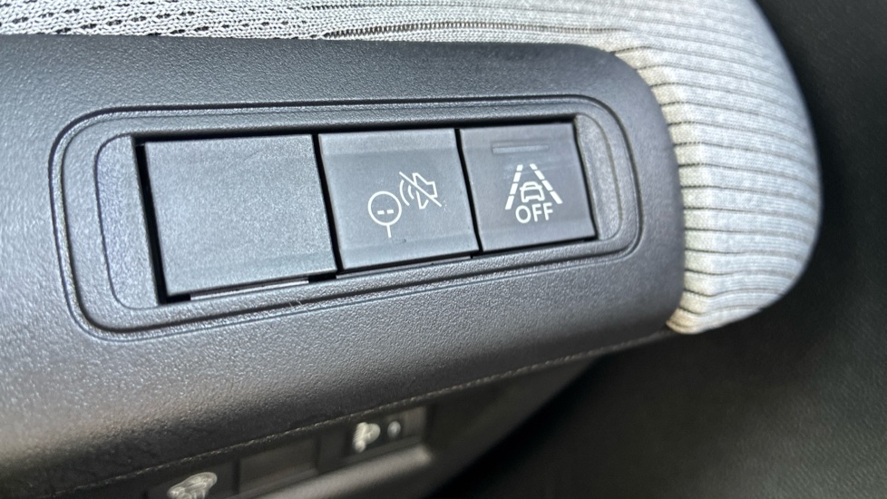 Citroen C3 Aircross 1.2 Hybrid [145] Max 5dr e-DCS6 Petrol Hatchback - Image 36