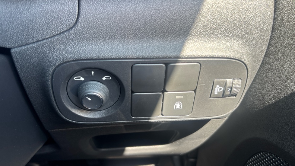 Citroen C3 1.2 PureTech Plus 5dr Petrol Hatchback - Image 28