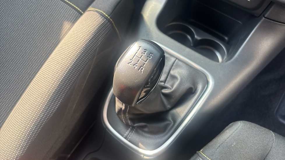 Citroen C3 1.2 PureTech Plus 5dr Petrol Hatchback - Image 13
