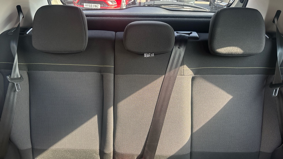 Citroen C3 1.2 PureTech Plus 5dr Petrol Hatchback - Image 15