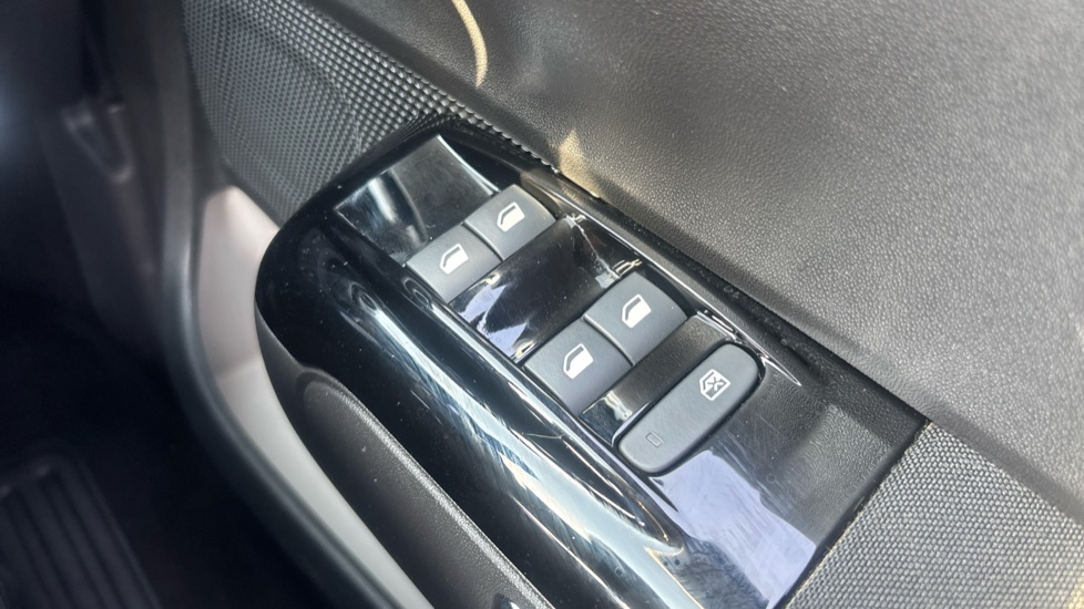 Citroen C3 1.2 PureTech Plus 5dr Petrol Hatchback - Image 30