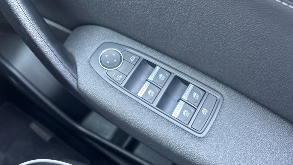 Renault Captur 1.6 E-Tech full hybrid 145 Techno 5dr Auto Hybrid Hatchback - Image 32