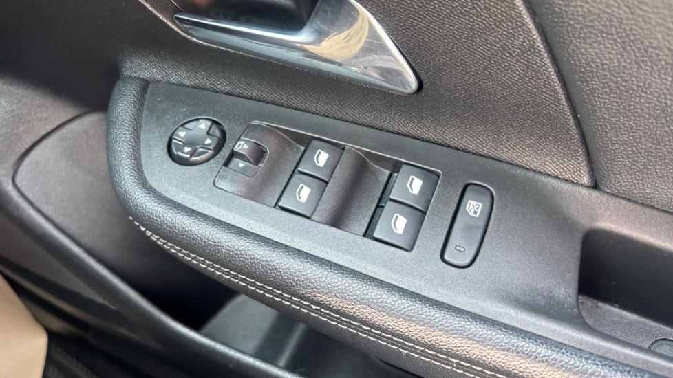 Vauxhall Mokka 100kW Ultimate 50kWh 5dr Auto Electric Hatchback - Image 32