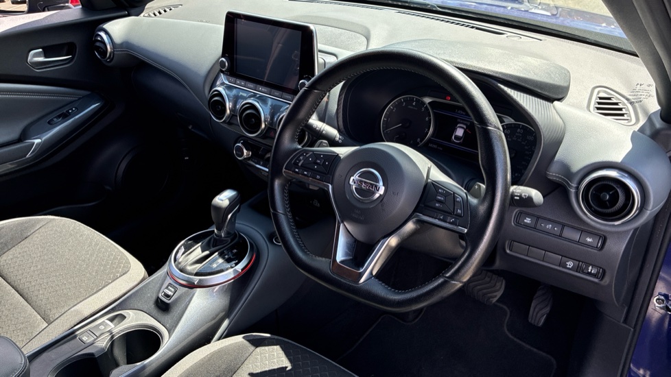 Nissan Juke 1.0 DiG-T N-Connecta 5dr DCT Petrol Hatchback - Image 11