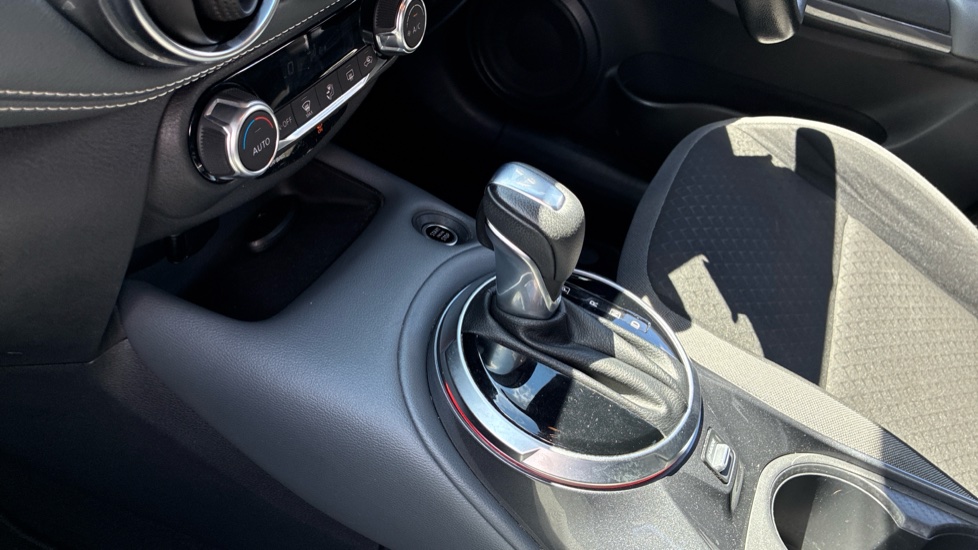 Nissan Juke 1.0 DiG-T N-Connecta 5dr DCT Petrol Hatchback - Image 13