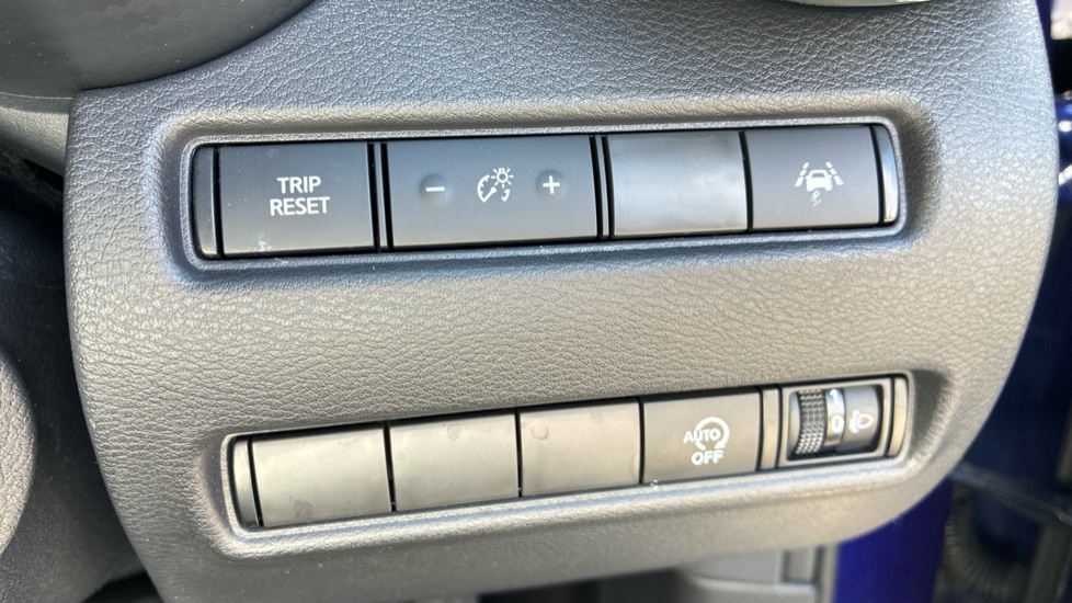 Nissan Juke 1.0 DiG-T N-Connecta 5dr DCT Petrol Hatchback - Image 22