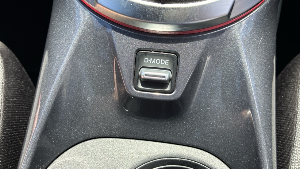 Nissan Juke 1.0 DiG-T N-Connecta 5dr DCT Petrol Hatchback - Image 25