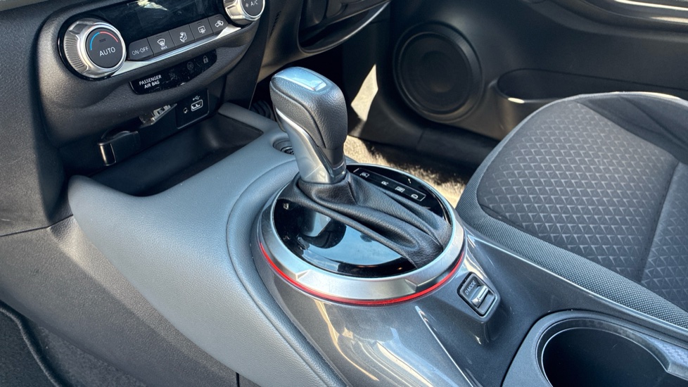Nissan Juke 1.0 DiG-T N-Connecta 5dr DCT Petrol Hatchback - Image 37