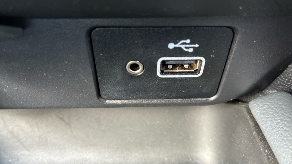 Nissan Juke 1.0 DiG-T N-Connecta 5dr DCT Petrol Hatchback - Image 38