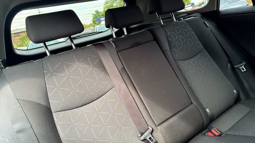 Toyota RAV4 2.5 VVT-i Hybrid Icon 5dr CVT 2WD Hybrid Estate - Image 16