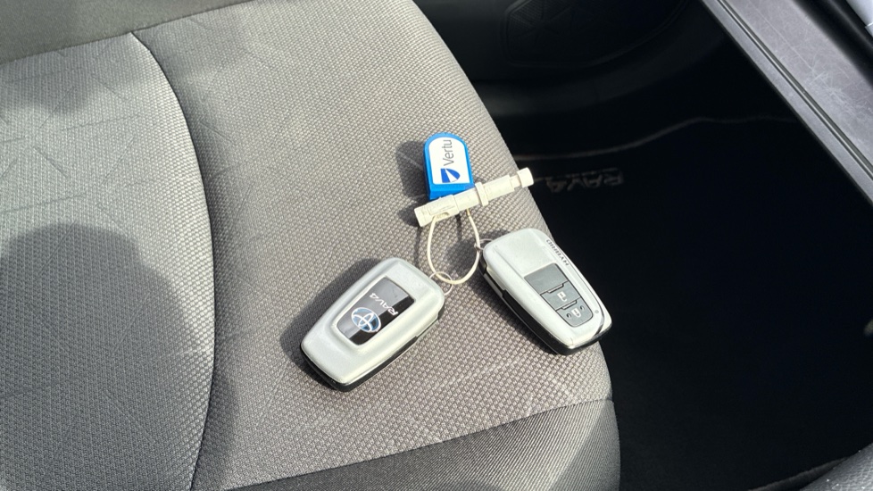 Toyota RAV4 2.5 VVT-i Hybrid Icon 5dr CVT 2WD Hybrid Estate - Image 20