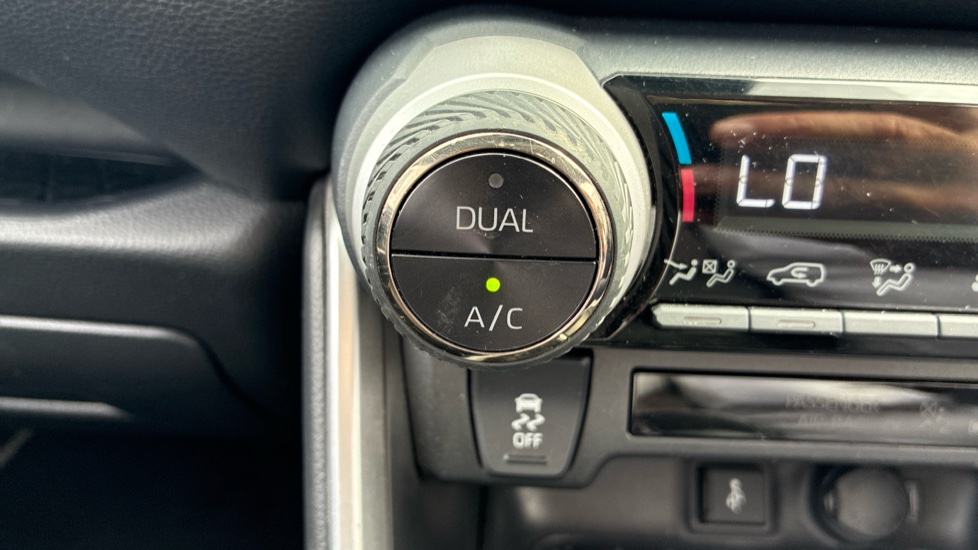 Toyota RAV4 2.5 VVT-i Hybrid Icon 5dr CVT 2WD Hybrid Estate - Image 23