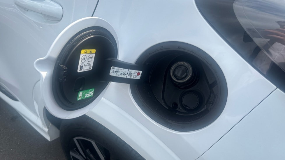Ford Puma 1.0 EcoBoost Hybrid mHEV ST-Line X 5dr Petrol Hatchback - Image 35