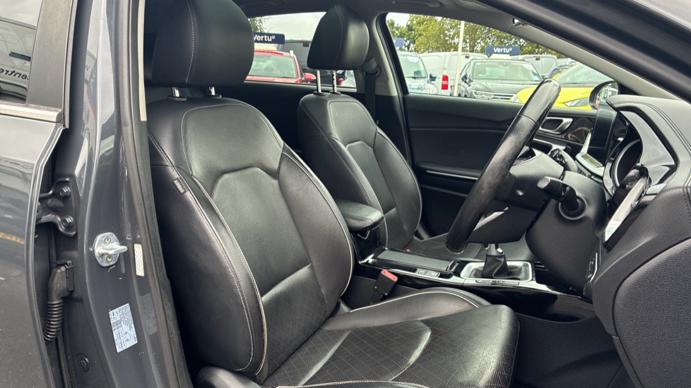 Kia Ceed 1.4T GDi ISG First Edition 5dr Petrol Hatchback - Image 9
