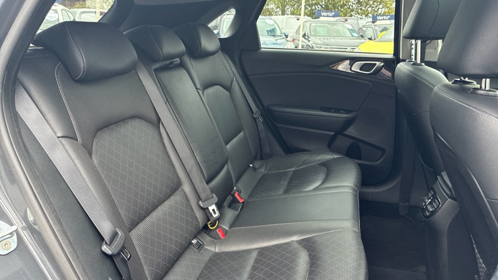 Kia Ceed 1.4T GDi ISG First Edition 5dr Petrol Hatchback - Image 19
