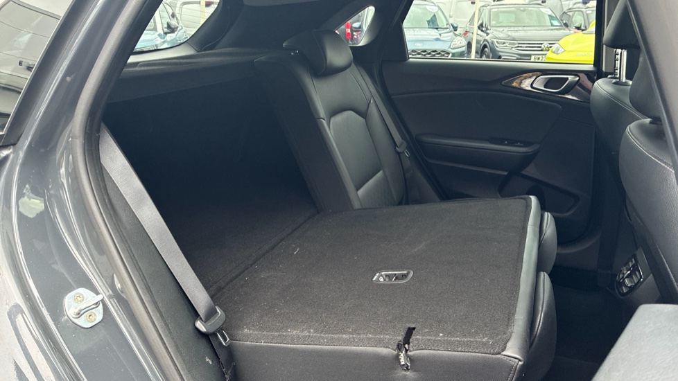 Kia Ceed 1.4T GDi ISG First Edition 5dr Petrol Hatchback - Image 20