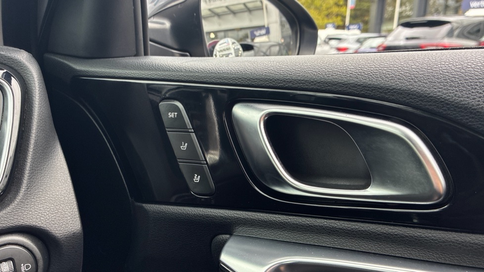Kia Ceed 1.4T GDi ISG First Edition 5dr Petrol Hatchback - Image 26