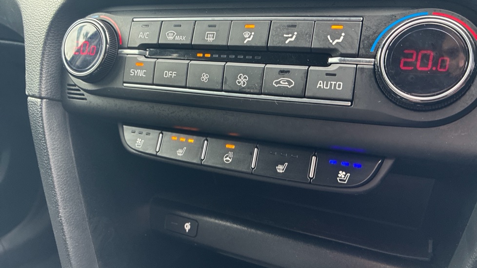 Kia Ceed 1.4T GDi ISG First Edition 5dr Petrol Hatchback - Image 29