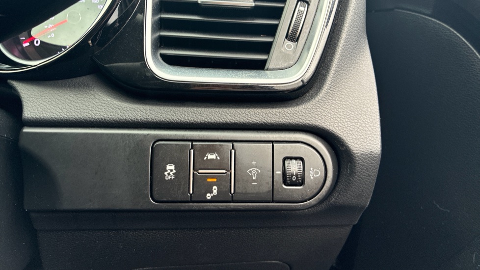 Kia Ceed 1.4T GDi ISG First Edition 5dr Petrol Hatchback - Image 35