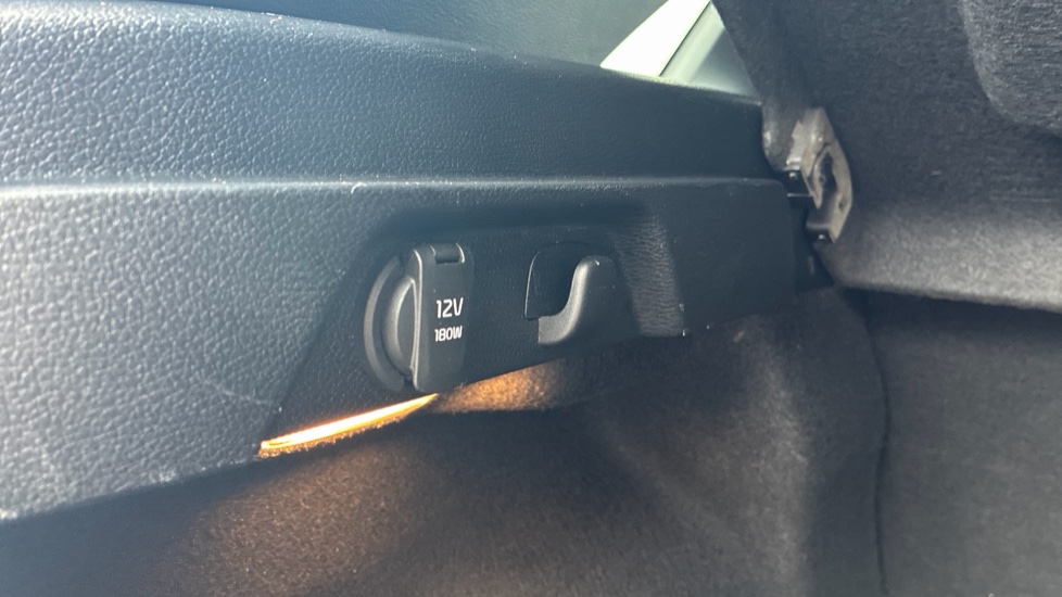Kia Ceed 1.4T GDi ISG First Edition 5dr Petrol Hatchback - Image 40
