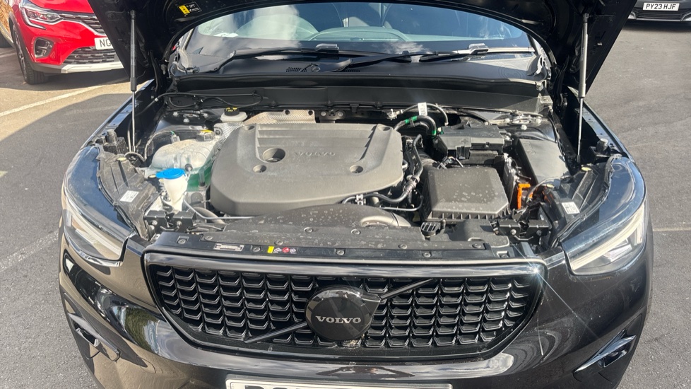 Volvo XC40 2.0 B4P Plus Black Edition 5dr Auto Petrol Estate - Image 8