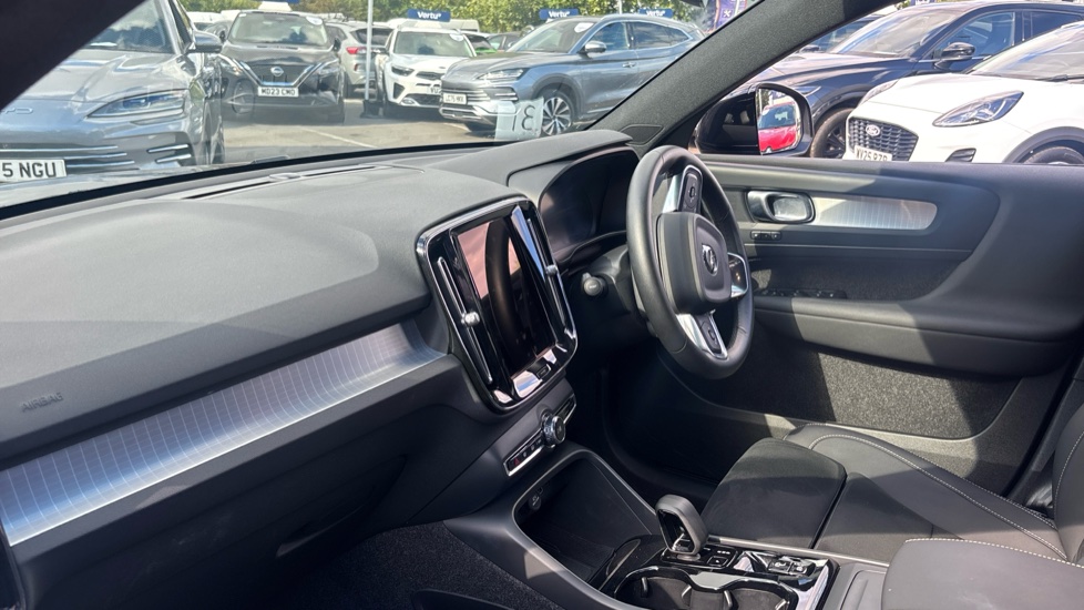 Volvo XC40 2.0 B4P Plus Black Edition 5dr Auto Petrol Estate - Image 9