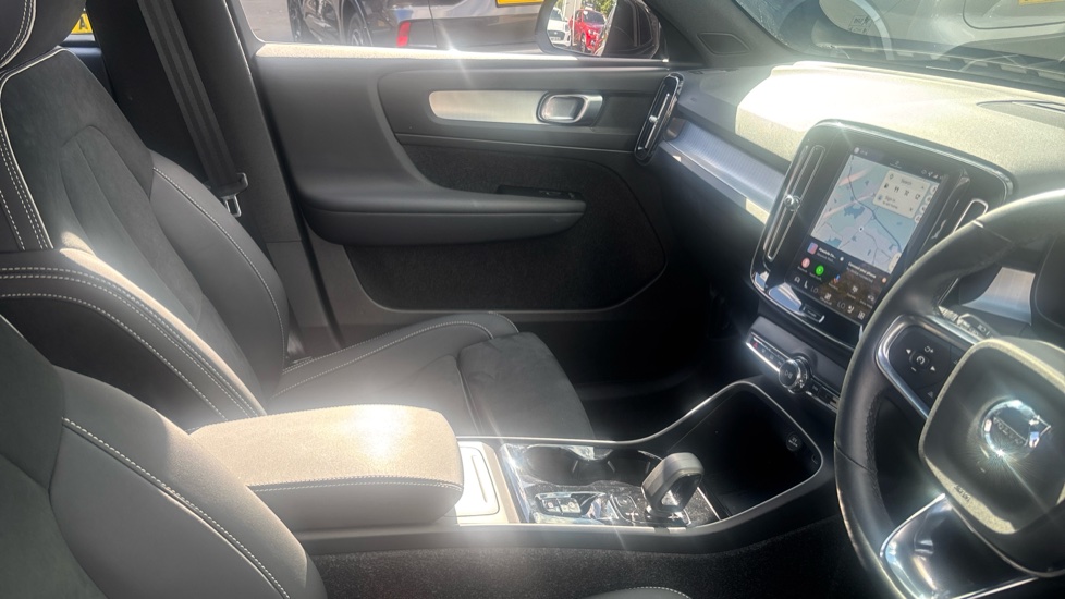 Volvo XC40 2.0 B4P Plus Black Edition 5dr Auto Petrol Estate - Image 14