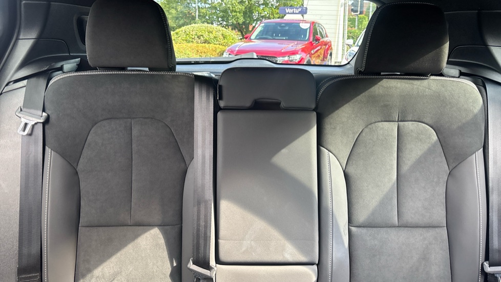 Volvo XC40 2.0 B4P Plus Black Edition 5dr Auto Petrol Estate - Image 15
