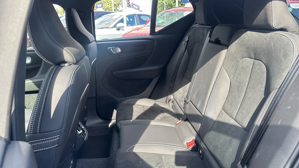 Volvo XC40 2.0 B4P Plus Black Edition 5dr Auto Petrol Estate - Image 16