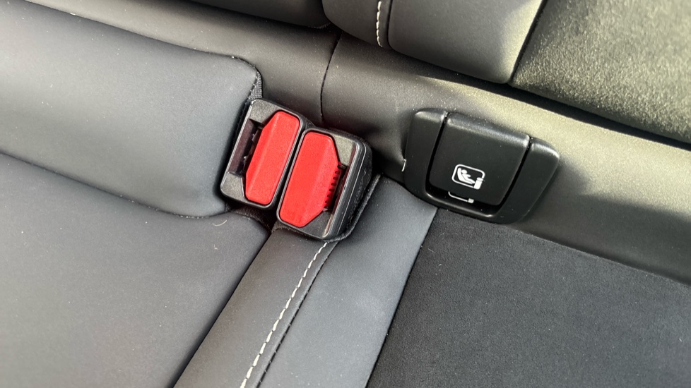 Volvo XC40 2.0 B4P Plus Black Edition 5dr Auto Petrol Estate - Image 17
