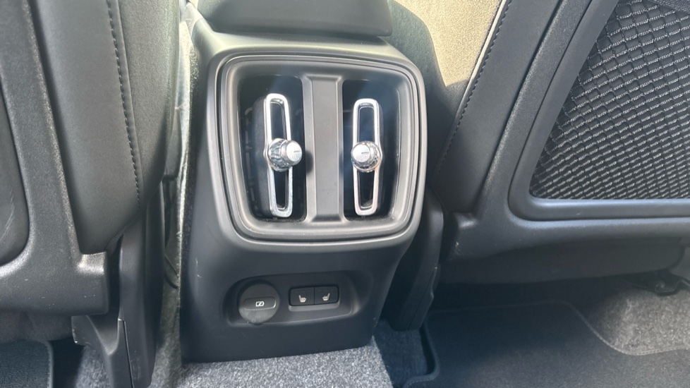 Volvo XC40 2.0 B4P Plus Black Edition 5dr Auto Petrol Estate - Image 24