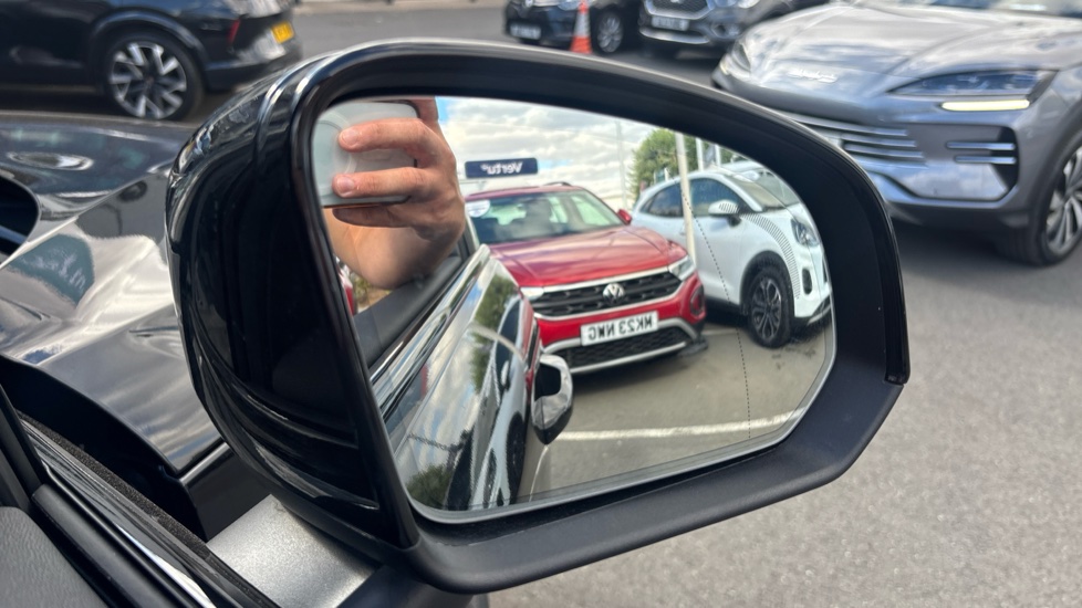 Volvo XC40 2.0 B4P Plus Black Edition 5dr Auto Petrol Estate - Image 28