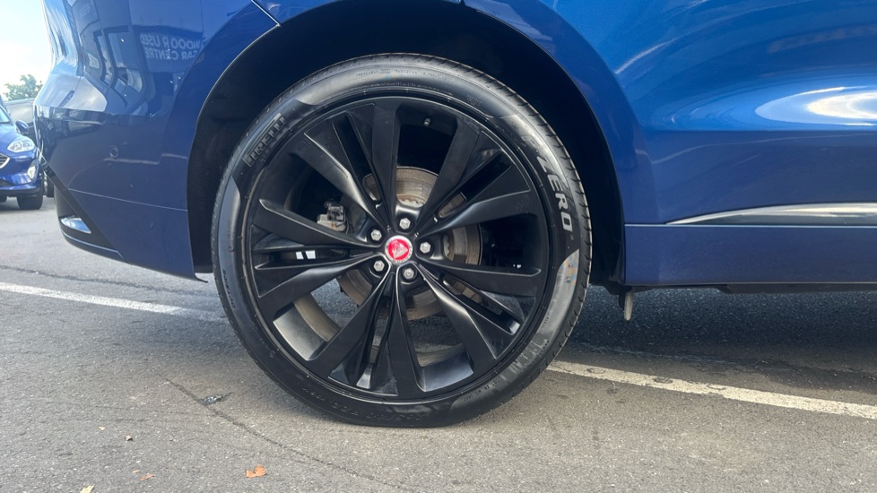 Jaguar F-Pace 2.0 D200 R-Dynamic HSE 5dr Auto AWD Diesel Estate - Image 7