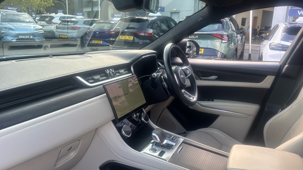 Jaguar F-Pace 2.0 D200 R-Dynamic HSE 5dr Auto AWD Diesel Estate - Image 9