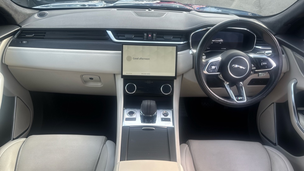Jaguar F-Pace 2.0 D200 R-Dynamic HSE 5dr Auto AWD Diesel Estate - Image 10